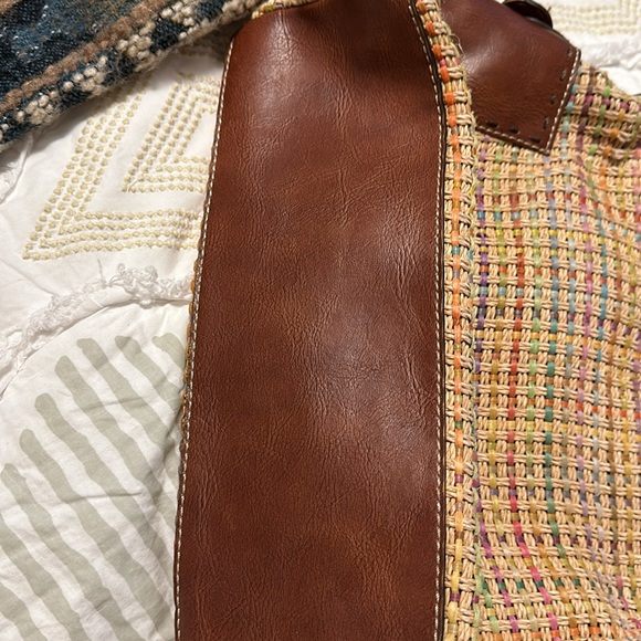 Beautiful fossil bag with faux leather details and woven - Picture 4 of 6